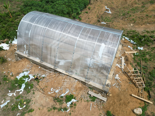 エネルギー効率の良い乾燥温室 野菜や草の乾燥を制御するための換気装置