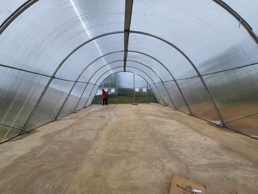 エネルギー効率の良い乾燥温室 野菜や草の乾燥を制御するための換気装置